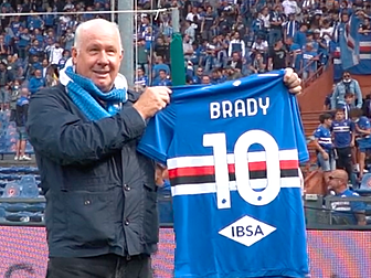 WATCH: Sampdoria pay tribute t...